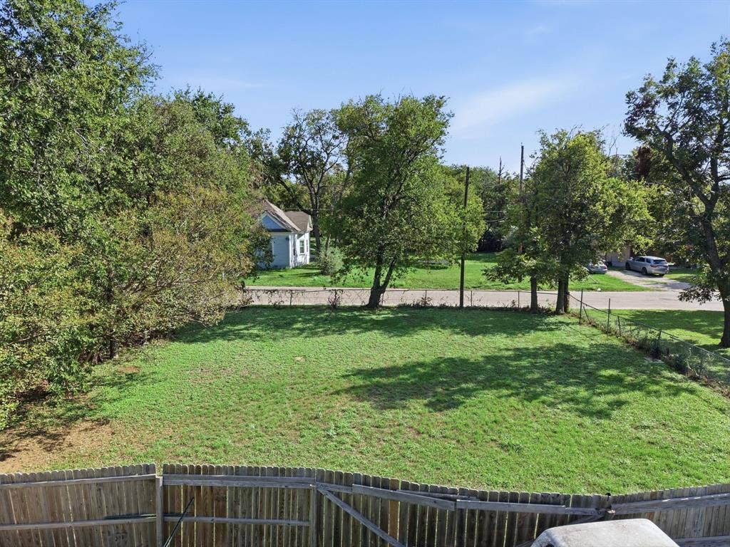 1109 Alvarado Street, Cleburne, TX 76031