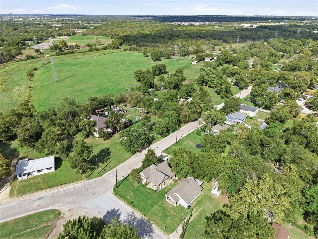 1109 Alvarado Street, Cleburne, TX 76031