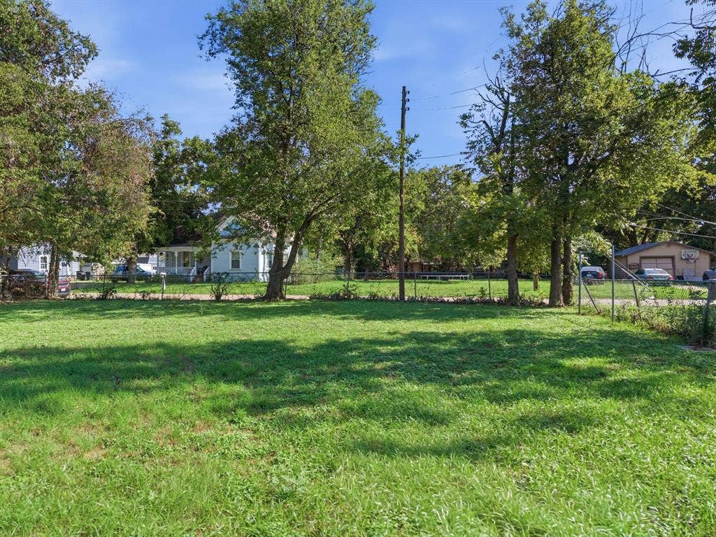 1109 Alvarado Street, Cleburne, TX 76031