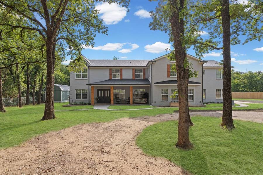 Property photo for 5860 Newt Patterson Road, Mansfield, TX