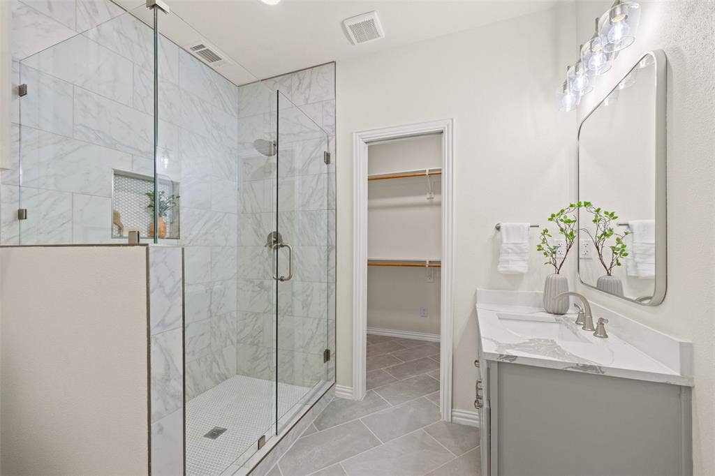 5860 Newt Patterson Road, Mansfield, TX 76063 Bathroom with large walk in closet