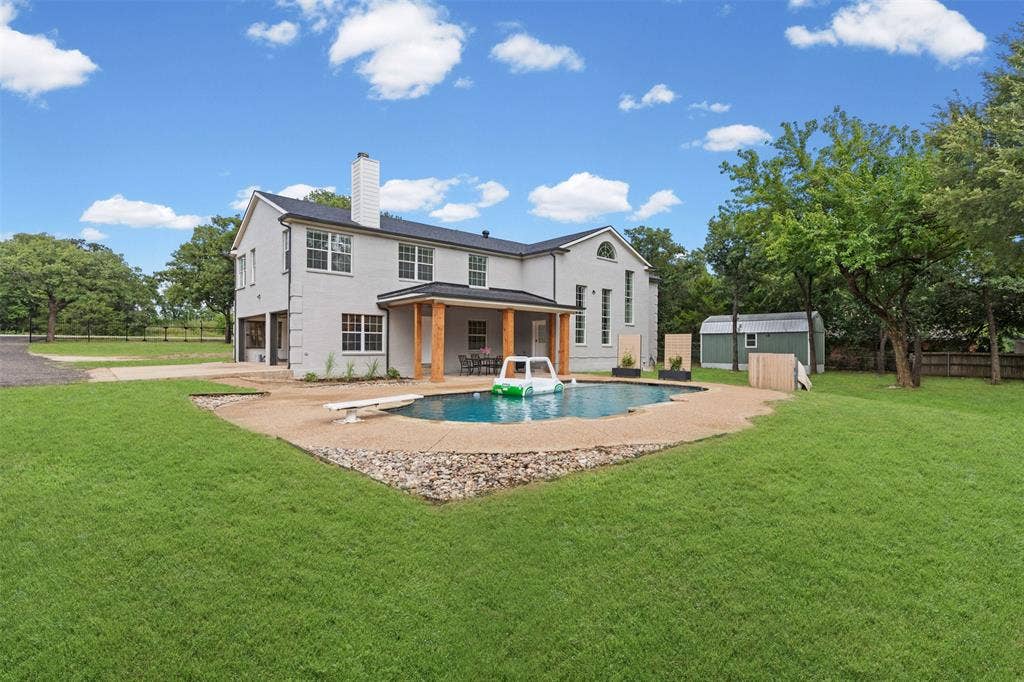 5860 Newt Patterson Road, Mansfield, TX 76063 9 foot diving pool with tanning ledge