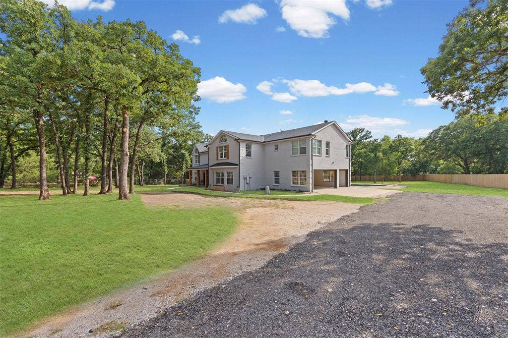 5860 Newt Patterson Road, Mansfield, TX 76063 3 car garage
