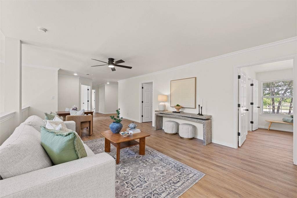 5860 Newt Patterson Road, Mansfield, TX 76063 Upstairs living area