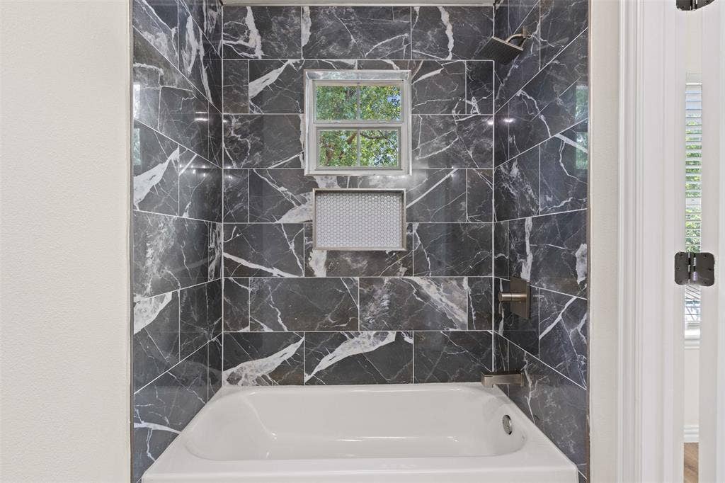 5860 Newt Patterson Road, Mansfield, TX 76063 Ensuite bathroom
