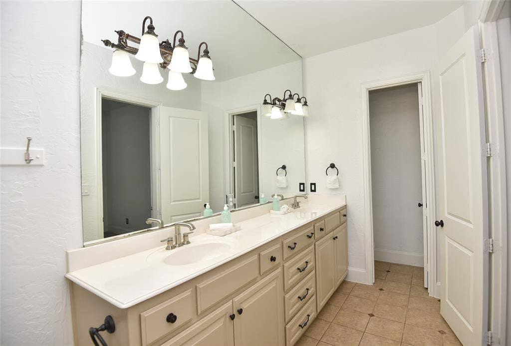 15964 Christopher Lane, Frisco, TX 75035