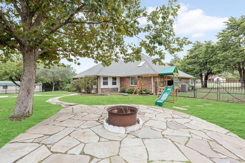 315 Cedar Hill Circle, Lowry Crossing, TX 75407