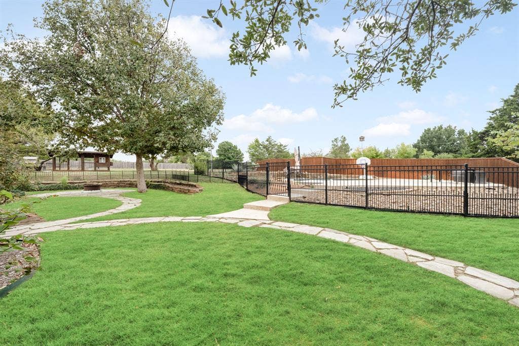 315 Cedar Hill Circle, Lowry Crossing, TX 75407