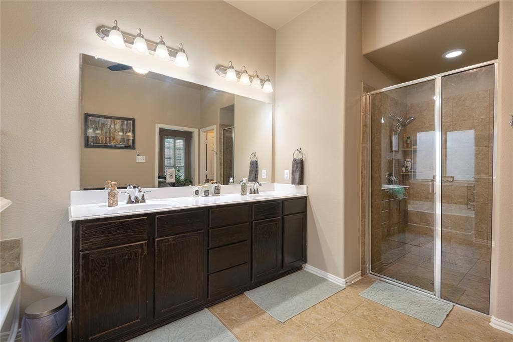5320 Grovewood Drive, McKinney, TX 75071 Primary bathroom