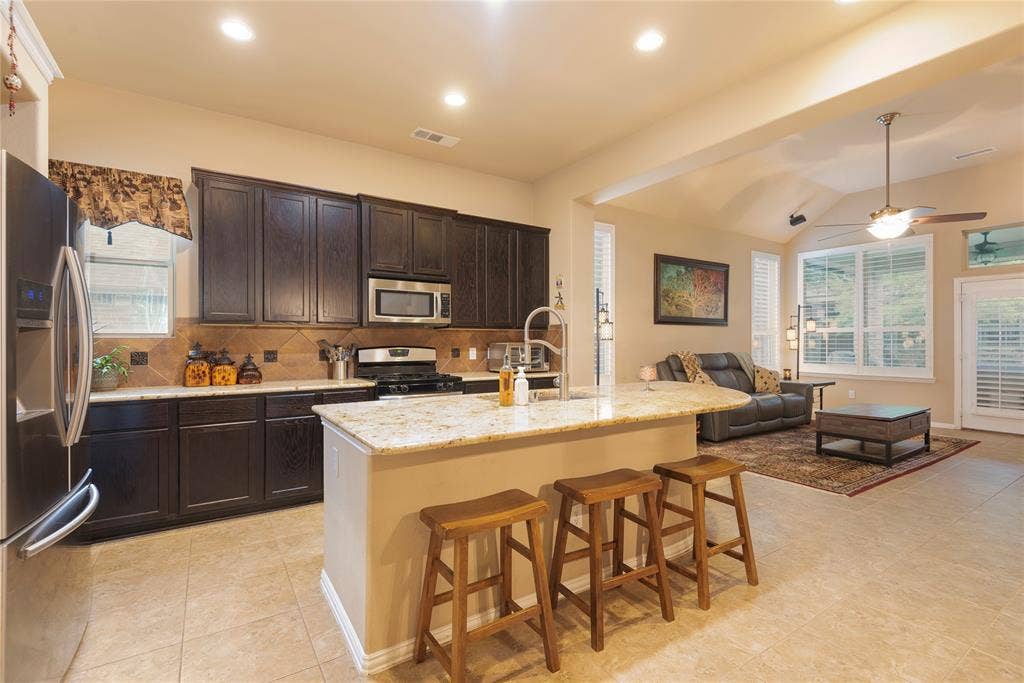 5320 Grovewood Drive, McKinney, TX 75071 Kitchen is open to the living room for easy entertaining