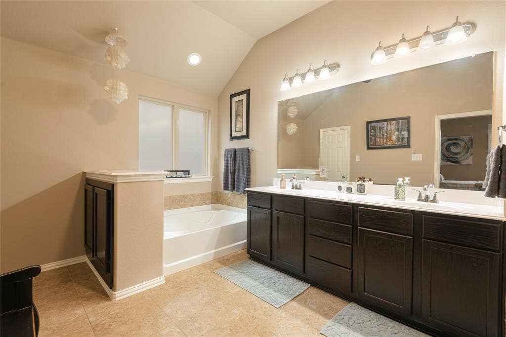5320 Grovewood Drive, McKinney, TX 75071 Relax in your tub