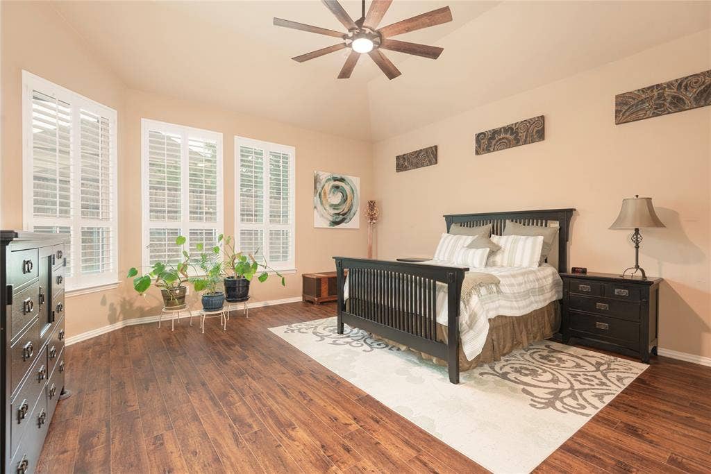 5320 Grovewood Drive, McKinney, TX 75071 SPACIOUS primary bedroom
