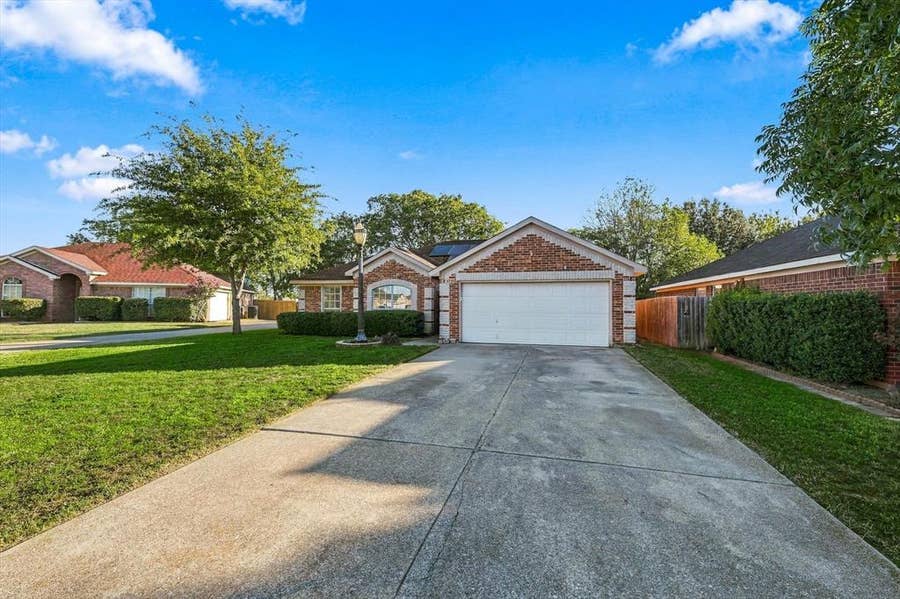 Property photo for 1722 Tonya May Lane, Mansfield, TX