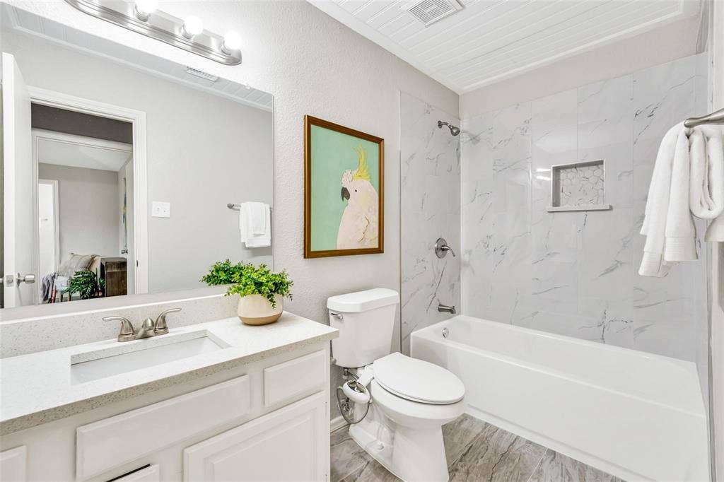 2337 Shalimar Drive, Garland, TX 75040 Full bathroom