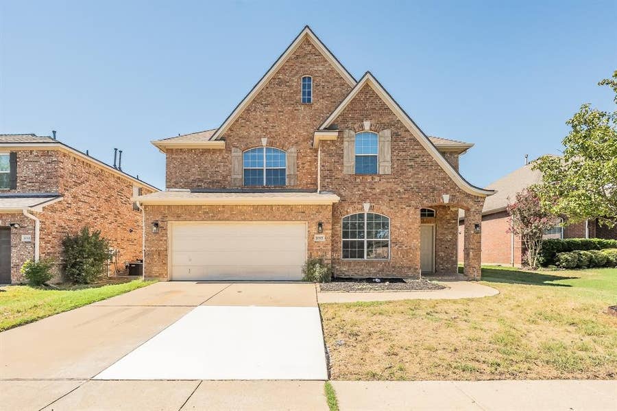 Property photo for 10305 Stoneside Trail, Fort Worth, TX