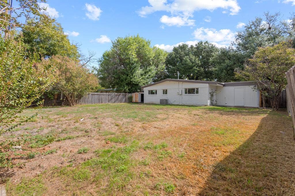1715 Salem Street, Irving, TX 75061 1715 Salem Street, Irving, TX 75061