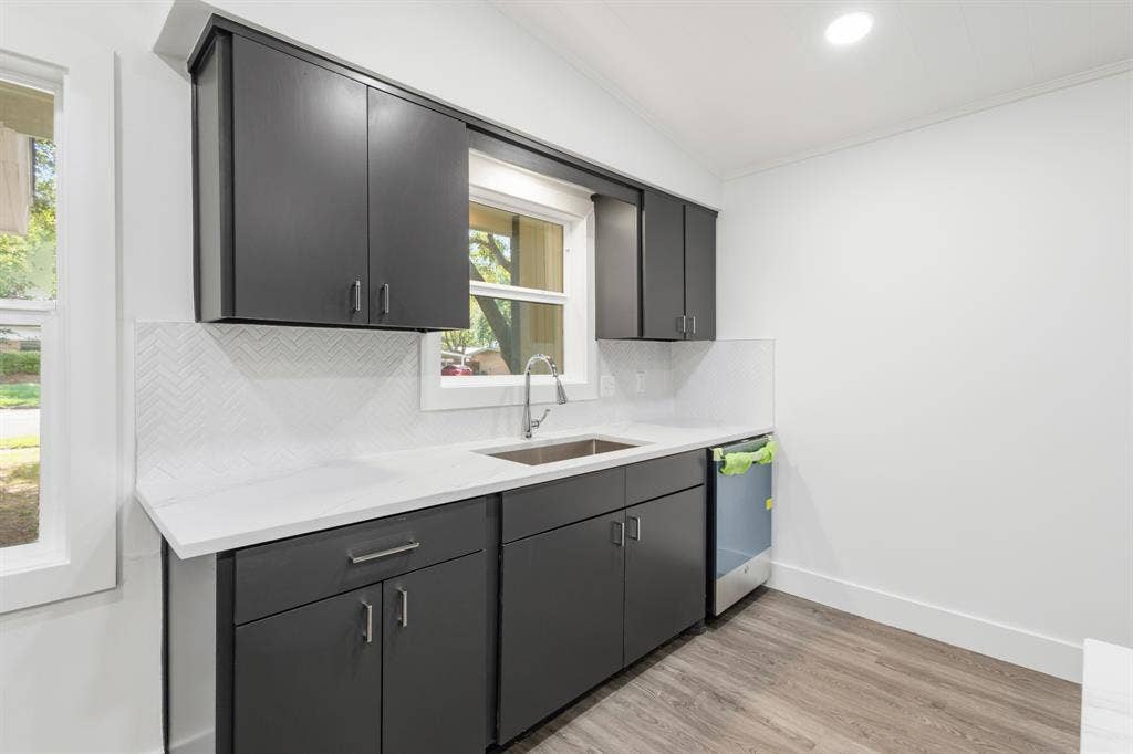 1715 Salem Street, Irving, TX 75061 1715 Salem Street, Irving, TX 75061