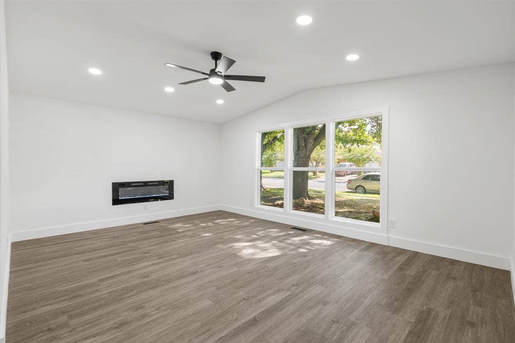 1715 Salem Street, Irving, TX 75061 1715 Salem Street, Irving, TX 75061