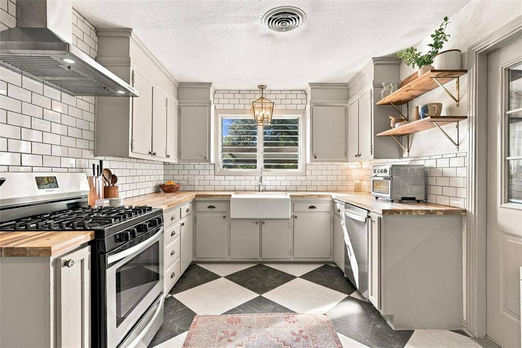 3821 Cobbs Drive, Waco, TX 76708 3821 Cobbs Drive, Waco, TX 76708