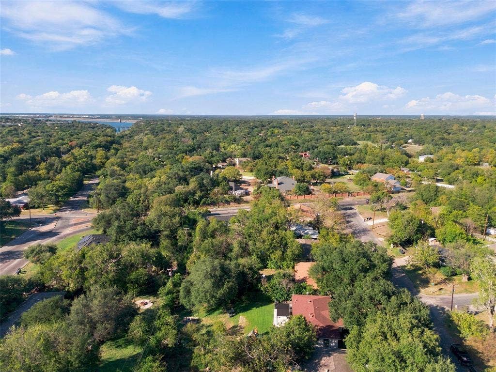 3821 Cobbs Drive, Waco, TX 76708 3821 Cobbs Drive, Waco, TX 76708