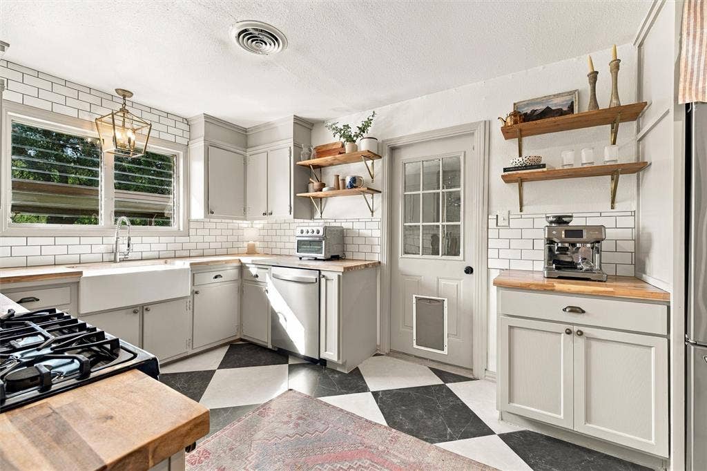 3821 Cobbs Drive, Waco, TX 76708 3821 Cobbs Drive, Waco, TX 76708