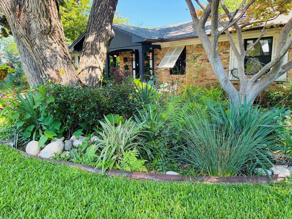 9011 Fringewood Drive, Dallas, TX 75228 9011 Fringewood Drive, Dallas, TX 75228