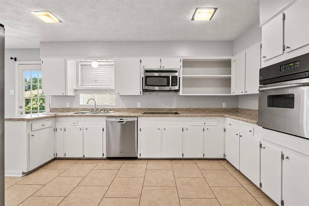 8057 Fall River Drive, Dallas, TX 75228 8057 Fall River Drive, Dallas, TX 75228