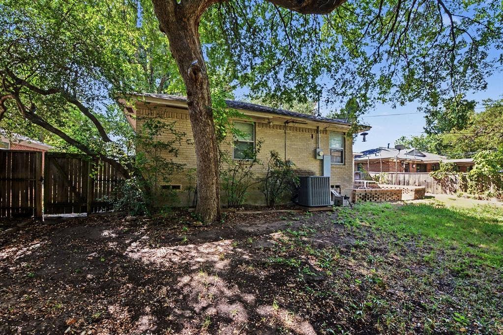 8057 Fall River Drive, Dallas, TX 75228 8057 Fall River Drive, Dallas, TX 75228