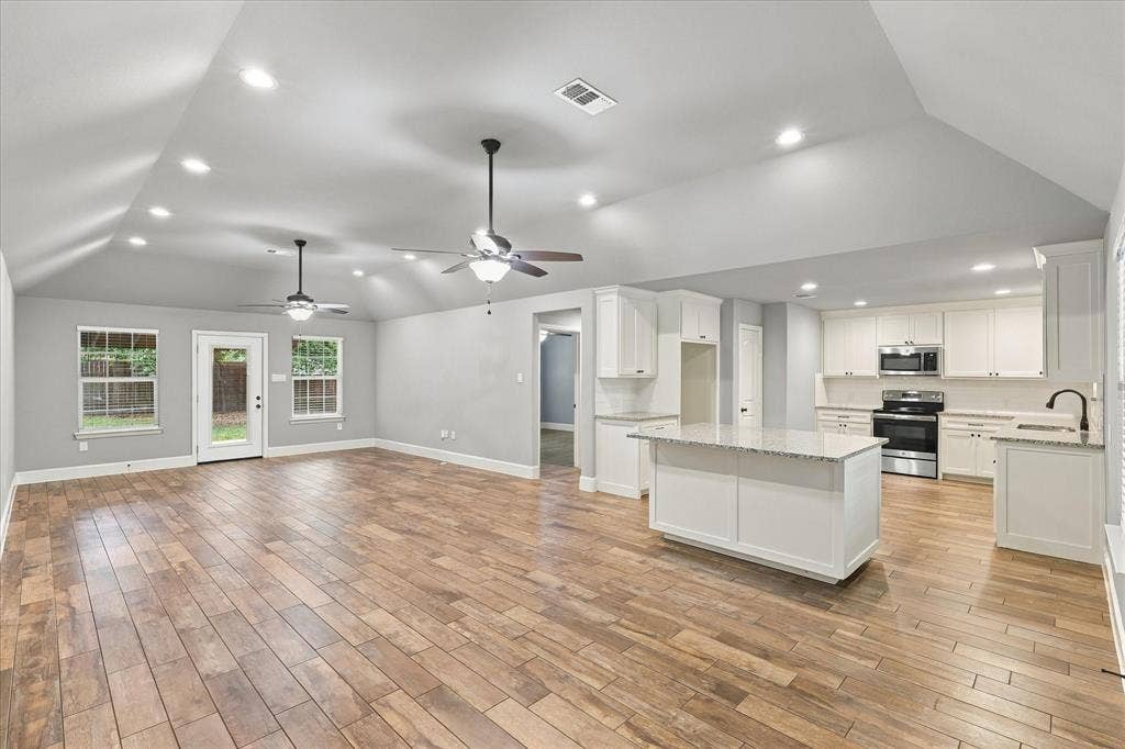 901 Sherry Lane S, Krugerville, TX 76227