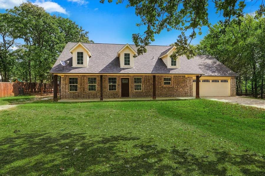 Property photo for 901 Sherry Lane S, Krugerville, TX