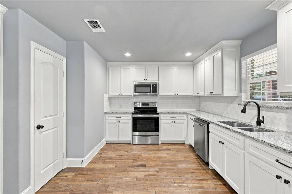 901 Sherry Lane S, Krugerville, TX 76227