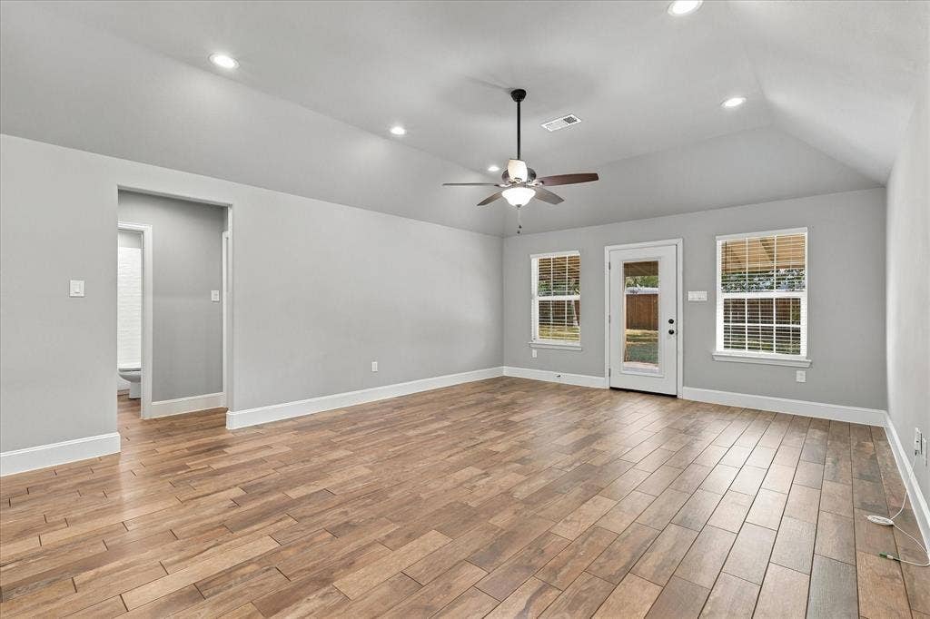 901 Sherry Lane S, Krugerville, TX 76227