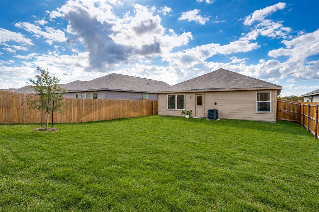 7830 Ellington Drive, Dallas, TX 75241 7830 Ellington Drive, Dallas, TX 75241