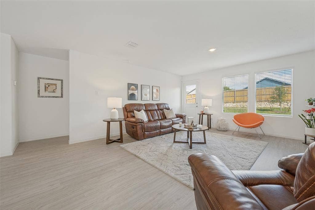 7830 Ellington Drive, Dallas, TX 75241 7830 Ellington Drive, Dallas, TX 75241
