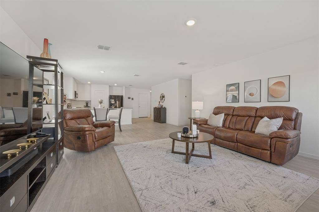 7830 Ellington Drive, Dallas, TX 75241 7830 Ellington Drive, Dallas, TX 75241