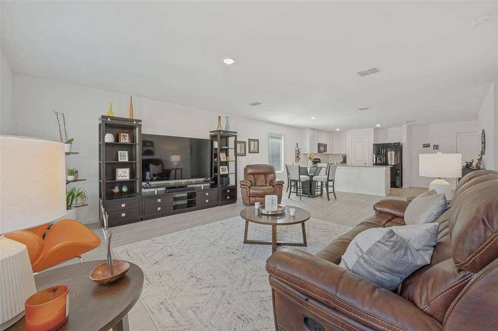 7830 Ellington Drive, Dallas, TX 75241 7830 Ellington Drive, Dallas, TX 75241