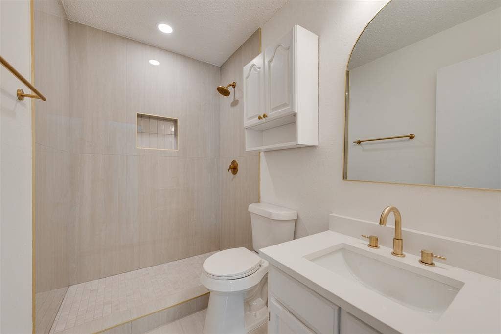 3021 Meadowmoor Street, Fort Worth, TX 76133 3021 Meadowmoor Street, Fort Worth, TX 76133