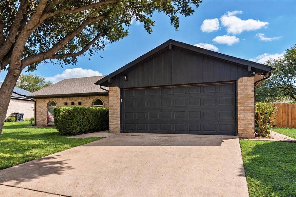 3021 Meadowmoor Street, Fort Worth, TX 76133 3021 Meadowmoor Street, Fort Worth, TX 76133