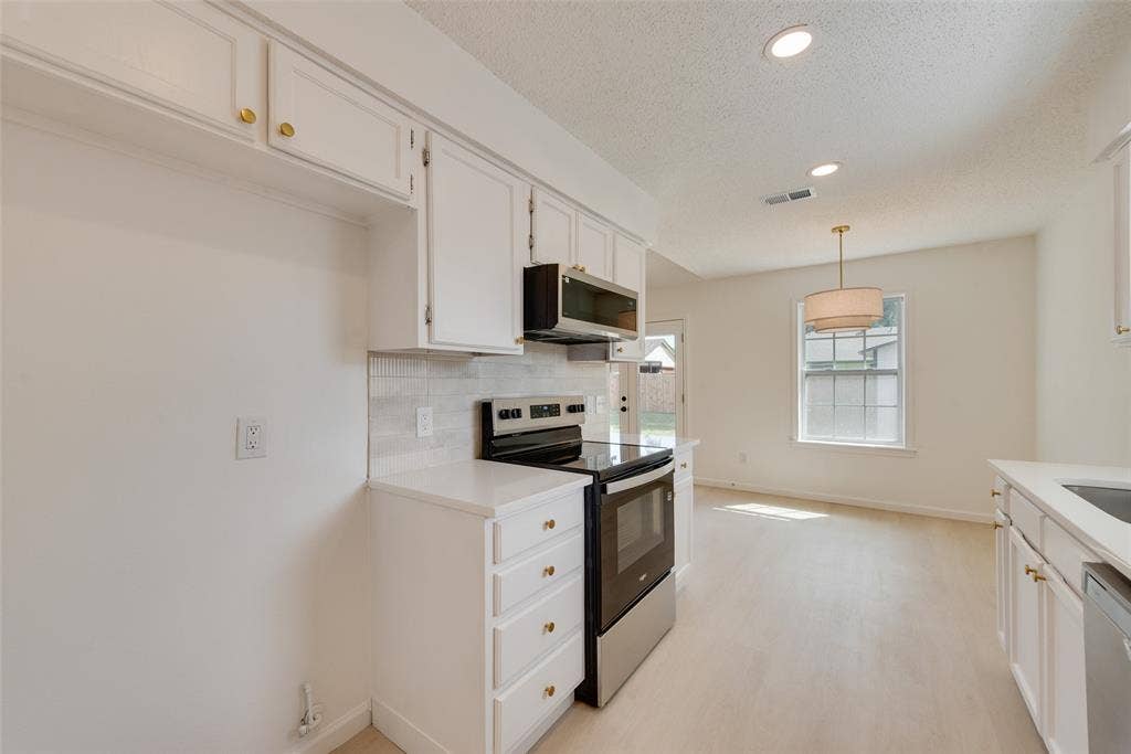 3021 Meadowmoor Street, Fort Worth, TX 76133 3021 Meadowmoor Street, Fort Worth, TX 76133