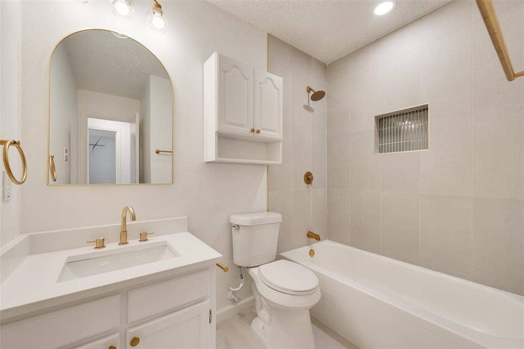 3021 Meadowmoor Street, Fort Worth, TX 76133 3021 Meadowmoor Street, Fort Worth, TX 76133