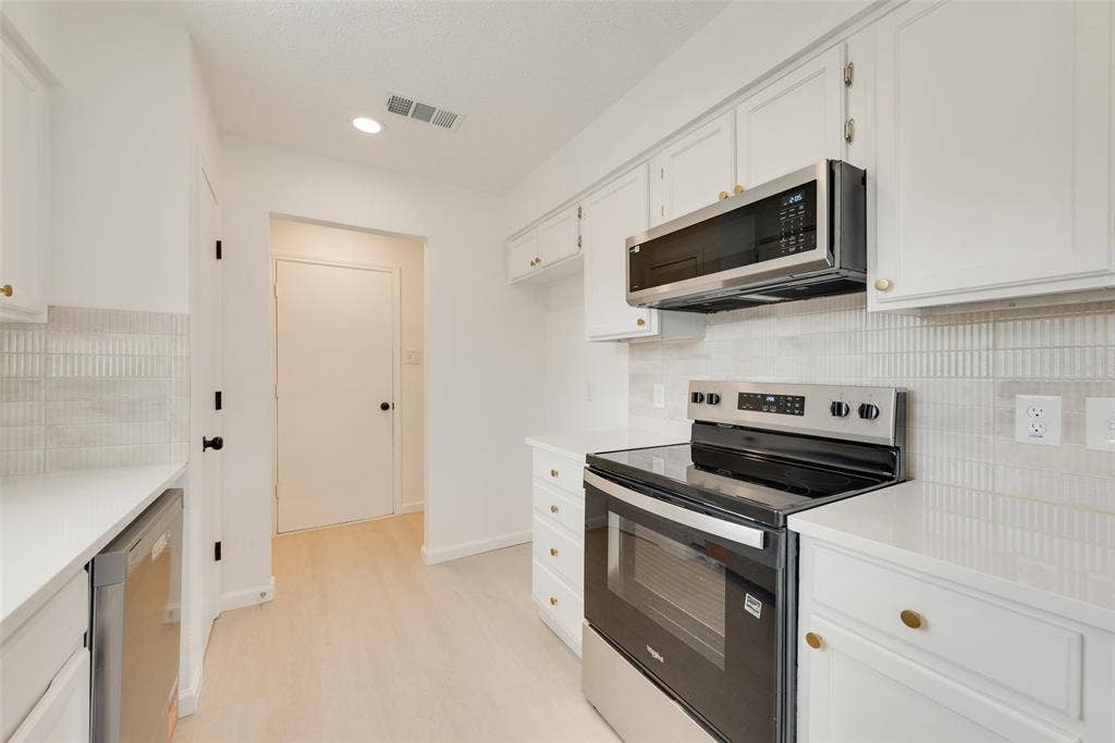 3021 Meadowmoor Street, Fort Worth, TX 76133 3021 Meadowmoor Street, Fort Worth, TX 76133