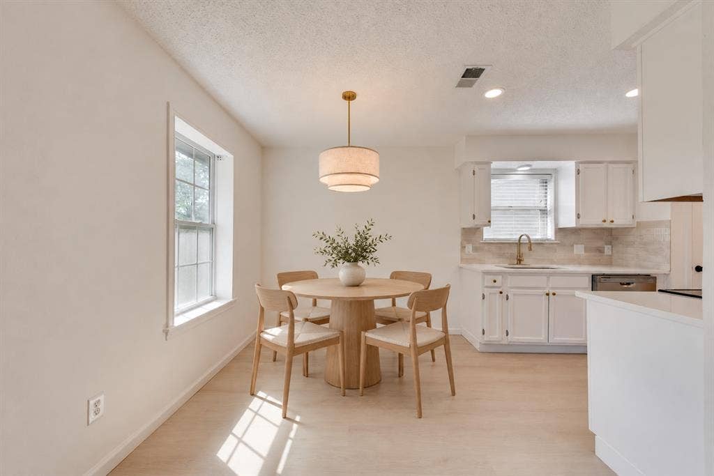 3021 Meadowmoor Street, Fort Worth, TX 76133 3021 Meadowmoor Street, Fort Worth, TX 76133