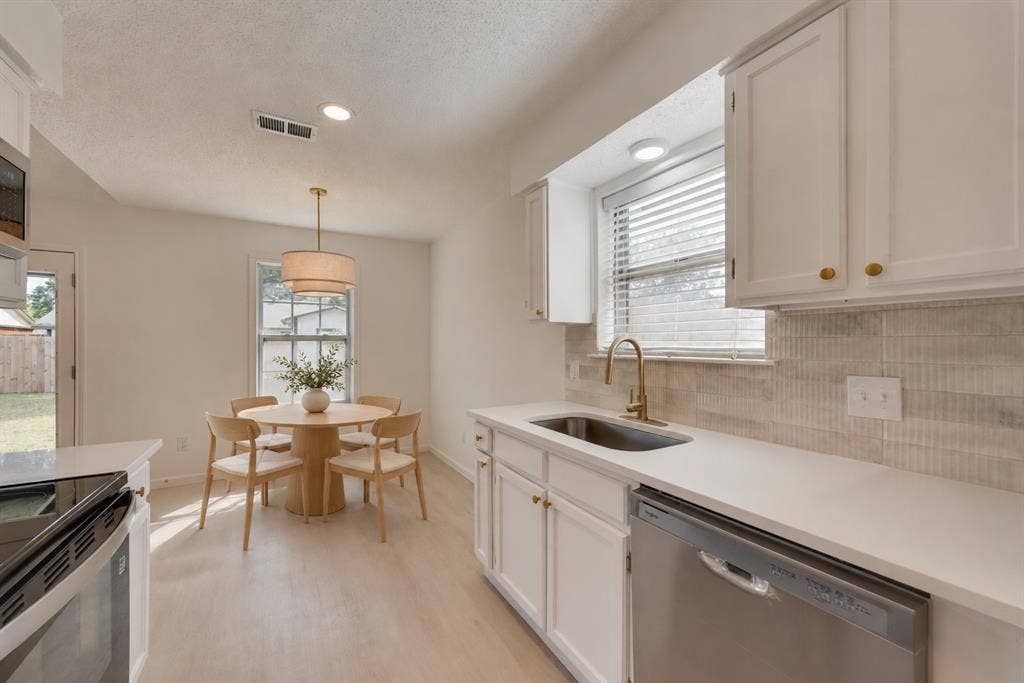 3021 Meadowmoor Street, Fort Worth, TX 76133 3021 Meadowmoor Street, Fort Worth, TX 76133