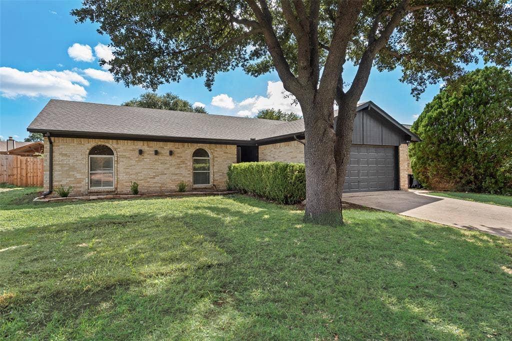 3021 Meadowmoor Street, Fort Worth, TX 76133 3021 Meadowmoor Street, Fort Worth, TX 76133