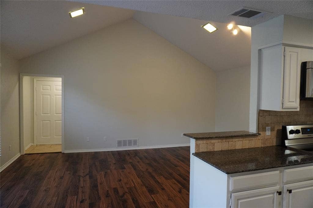17811 Farley Trail, Dallas, TX 75287 17811 Farley Trail, Dallas, TX 75287