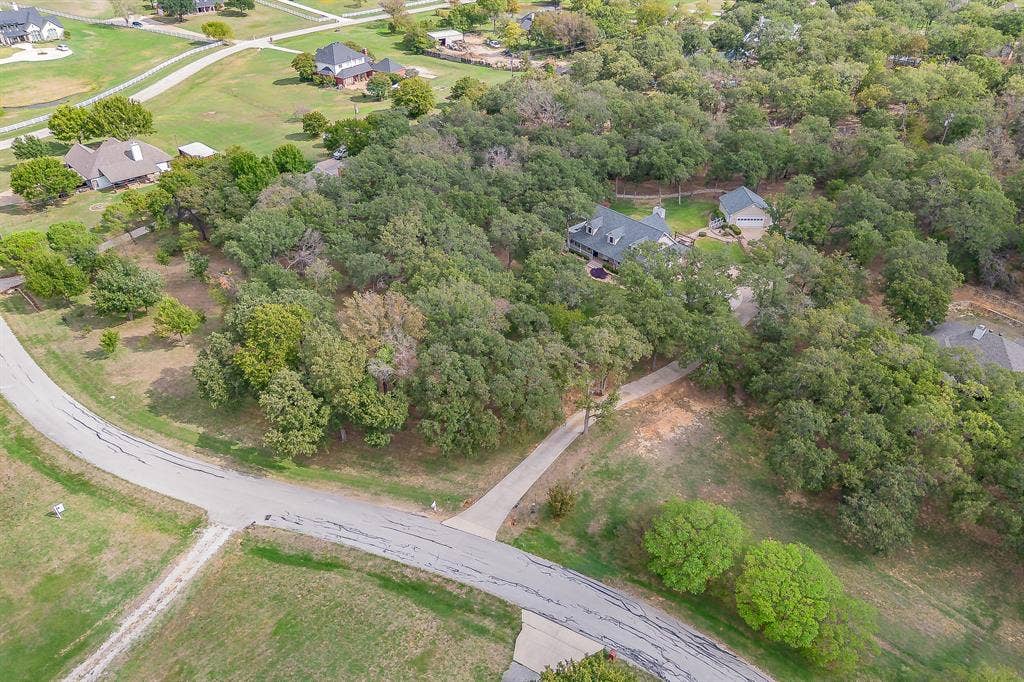 901 Pioneer Circle W, Argyle, TX 76226