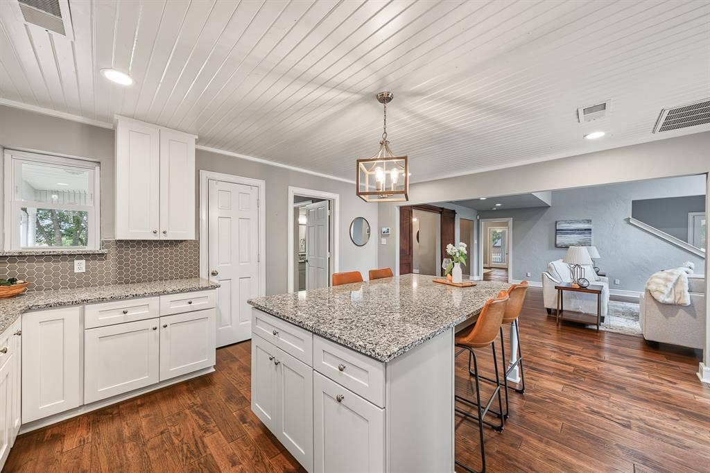 901 Pioneer Circle W, Argyle, TX 76226