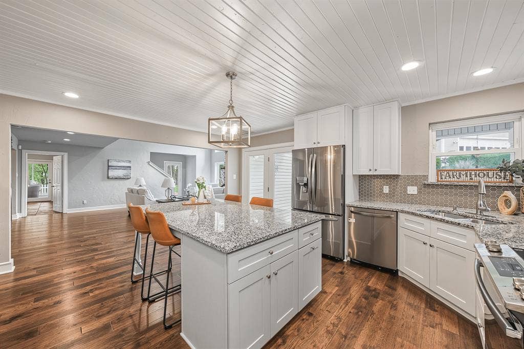 901 Pioneer Circle W, Argyle, TX 76226