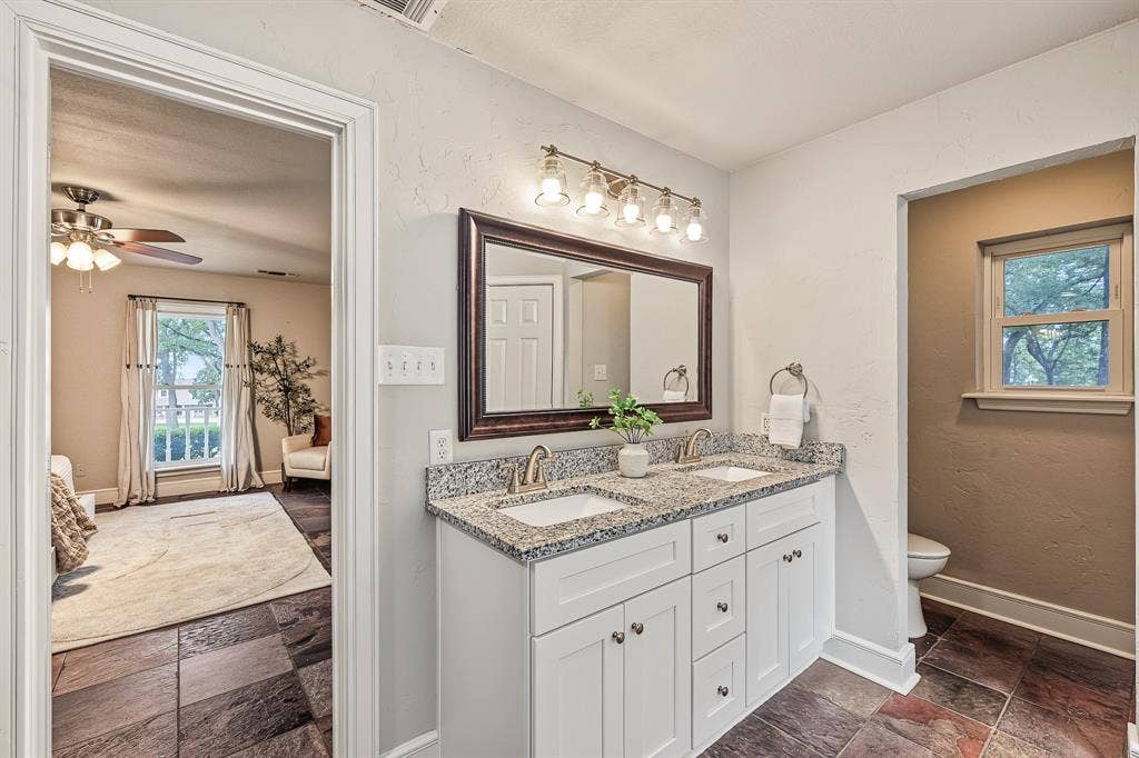 901 Pioneer Circle W, Argyle, TX 76226