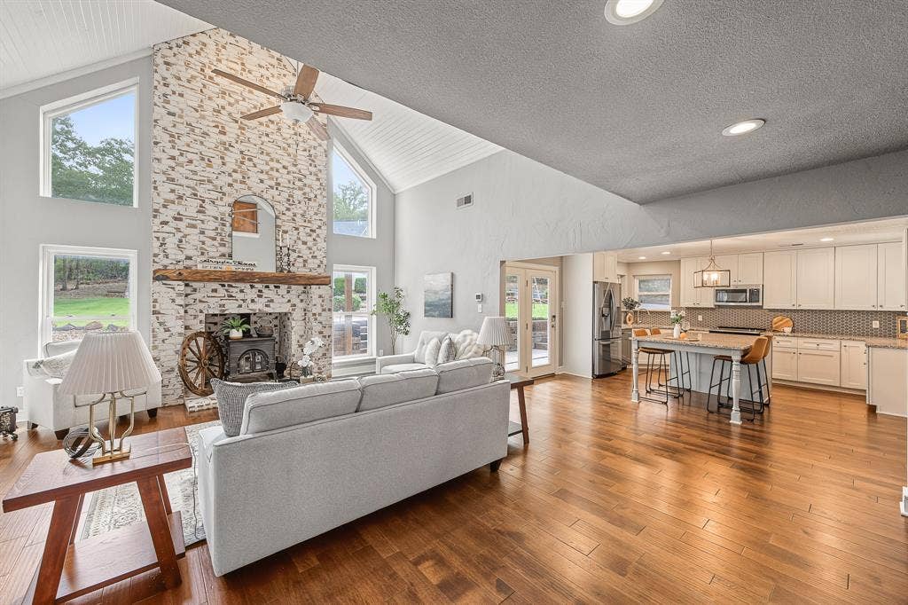 901 Pioneer Circle W, Argyle, TX 76226
